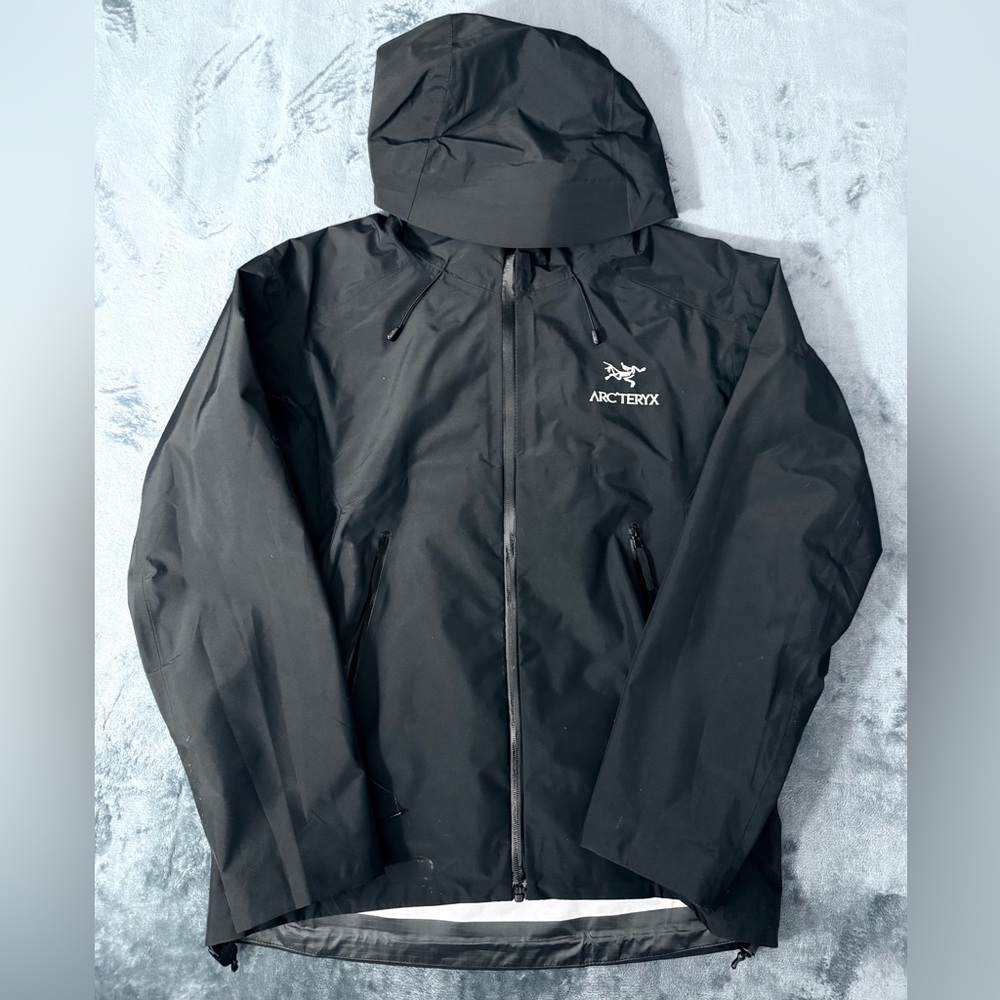 Arc'teryx Men's Black Raincoat with Hood
